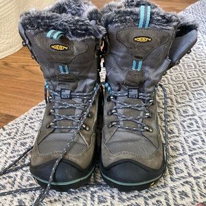 Keen lace up snow boots